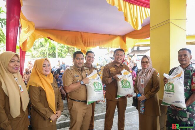 
					Bentuk Kepedulian Terhadap Masyarakat, Pemerintah Saluran Bantuan Beras
