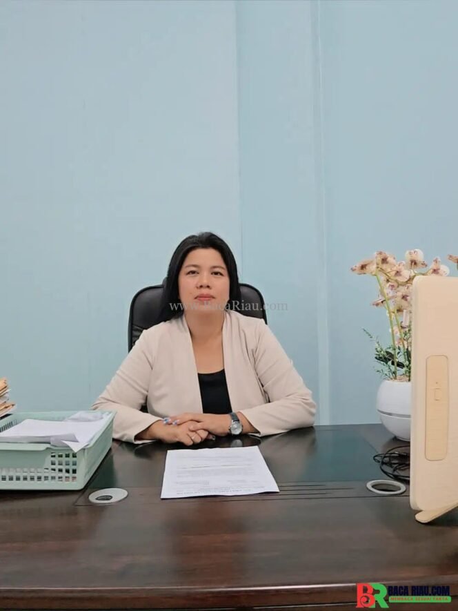 
					Kisah Inspiratif Erna Sagala: Perempuan Tangguh di Balik Roda Pengangkut Limbah B3 di Pekanbaru