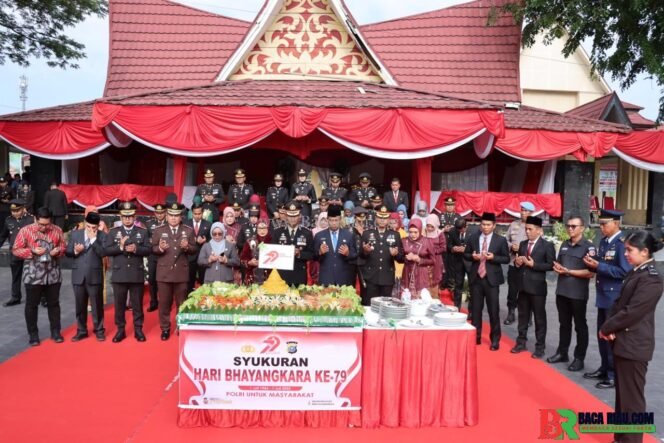 
					Amanat Kapolri di Upacara Hari Bhayangkara ke-79 Bangkinang: Polri untuk Masyarakat, Mewujudkan Indonesia Maju