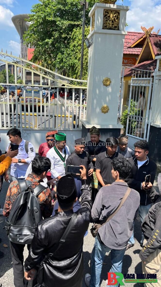 
					Tekanan Publik Riau Berhasil: Adian Napitupulu Batal Datang, Bukti Kekuatan Suara Rakyat Menjaga TNTN