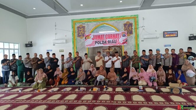 
					Polda Riau Gelar Jumat Curhat di Tenayan Raya, Sekaligus Sosialisasikan Operasi Patuh Lancang Kuning 2025