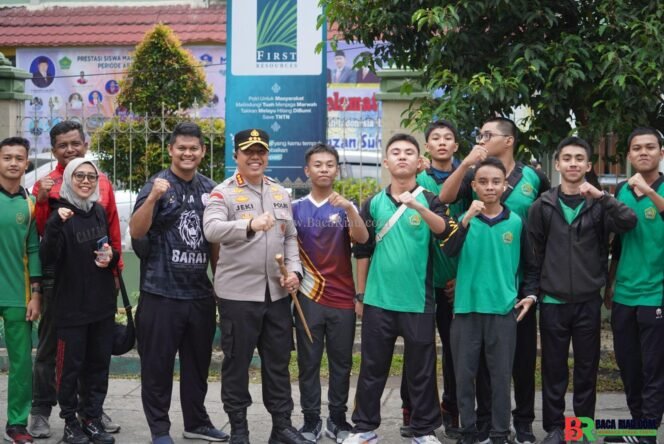 
					Kapolresta Pekanbaru Patroli Jalur Riau Bhayangkara Run 2025 dan bersosialisasi kepada Masyarakat