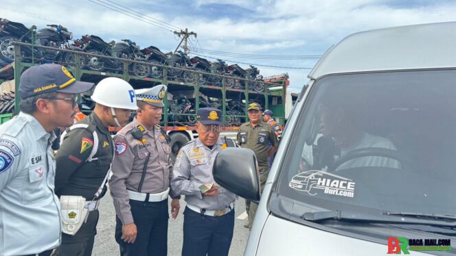 
					Satgas Gakkum Ops Patuh Lancang Kuning 2025 Polda Riau Tindak 48 Pelanggaran di Jalintim Tenayan Raya