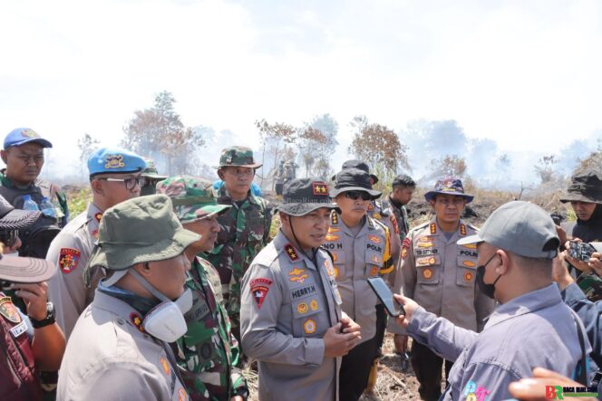 
					Kolaborasi POLRI -TNI-BPBD Berjibaku Padamkan Karhutla di Rokan Hilir 