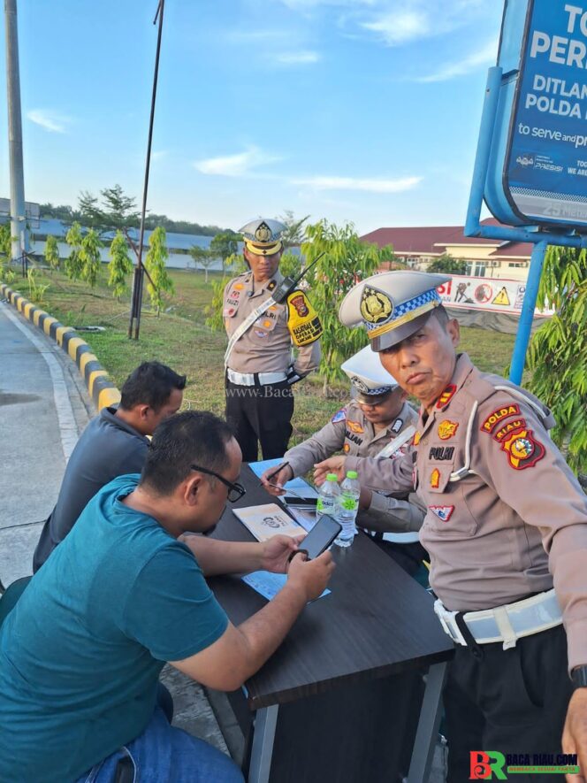 
					Sukseskan Operasi Patuh Lancang Kuning 2025, Ditlantas Polda Riau Terjunkan Tim Speed Gun di Tol Permai