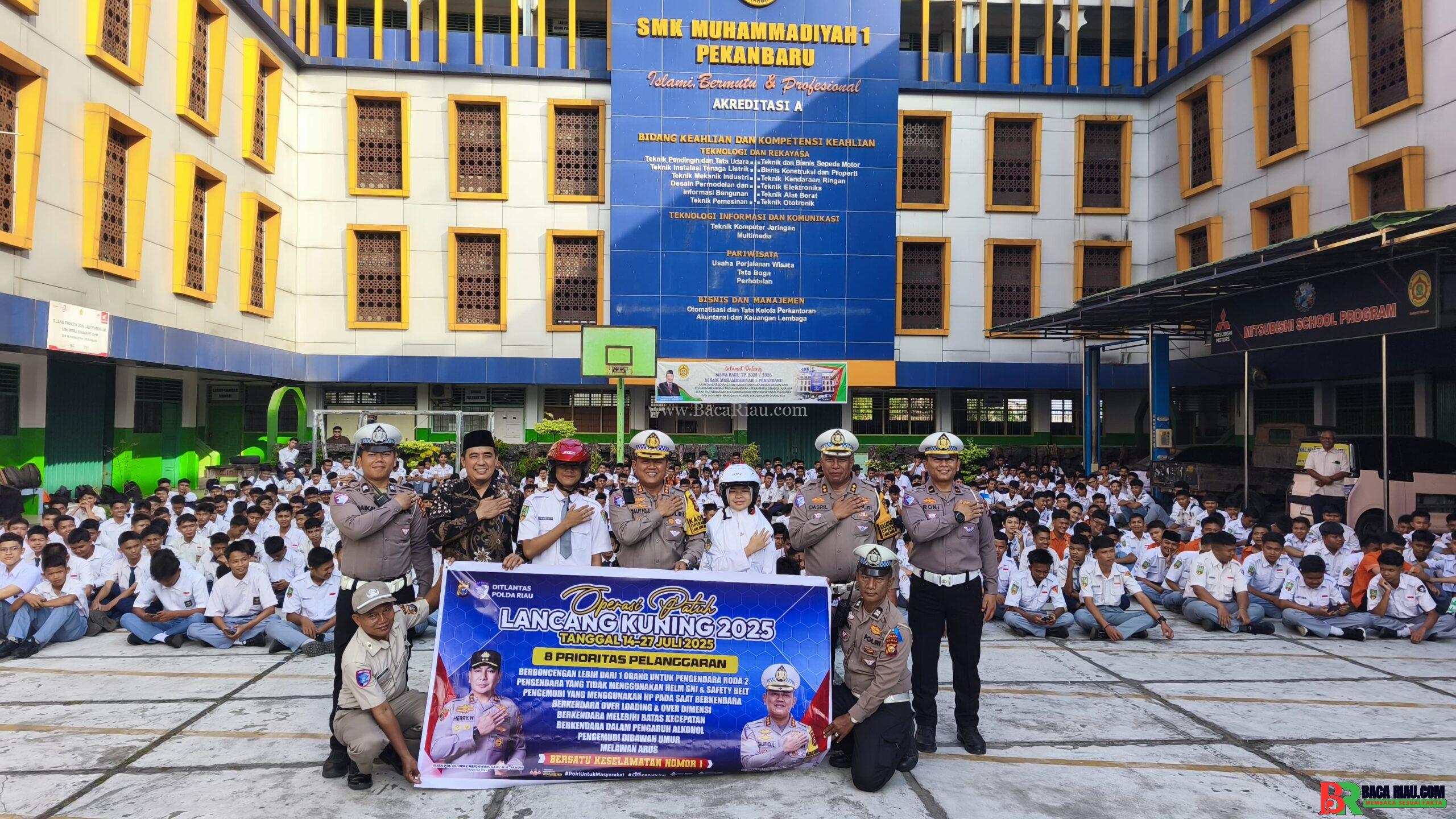 Dirlantas Polda Riau Pimpin Langsung Kegiatan Police Go To School dan Green Policing di SMK Muhammadiyah 1 Pekanbaru 