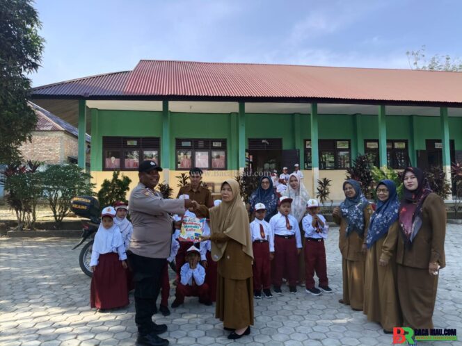 
					Program Police Goes to School Sukses di Merangin, Kapolres dan Kapolsek Bangkinang Barat Sampaikan Apresiasi!