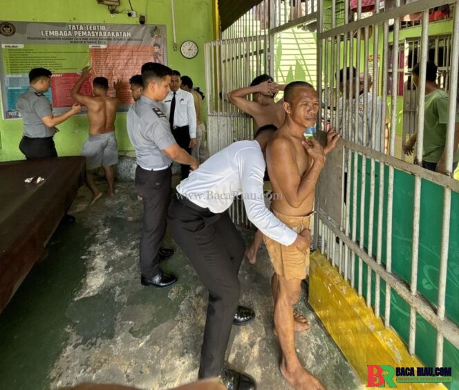 
					Berantas Peredaran Narkoba dan Alat Komunikasi Ilegal, Lapas Pekanbaru Konsisten Gelar Razia Kamar Hunian Warga Binaan