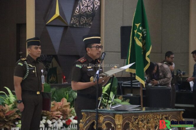 
					Resmi,Akmal Abbas Lantik pejabat Baru di lingkungan Kejati Riau