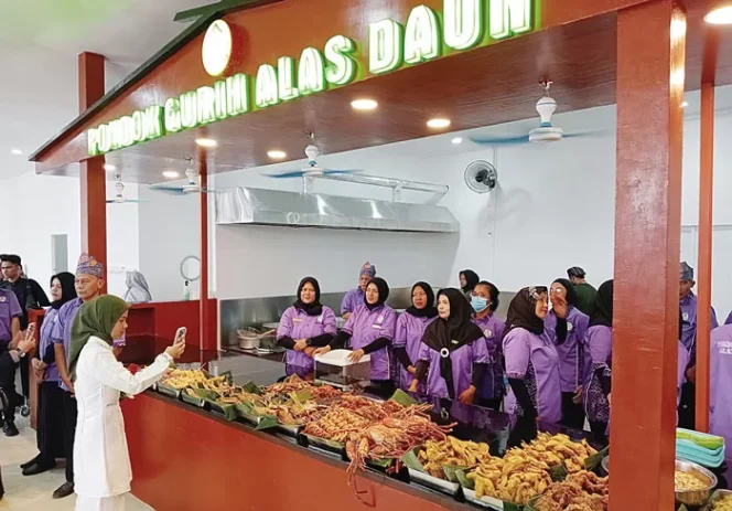 
					Pondok Gurih Alas Daun ,Udang Galah, Cumi Buncit Bakar, Menjadi Menu Favorit dan banyak diminati Pengunjung 