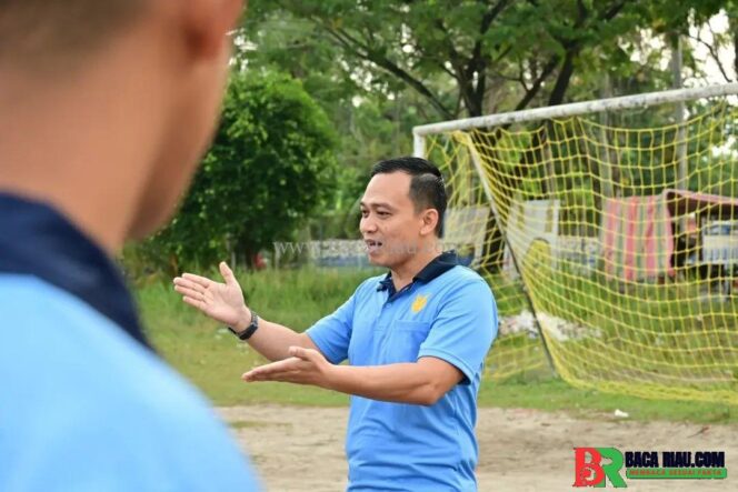 
					Bentuk Nyata Kepedulian Terhadap Lingkungan, Personil Lanud Roesmin Nurjadin Bersama Masyarakat kegiatan Korve Bersama 