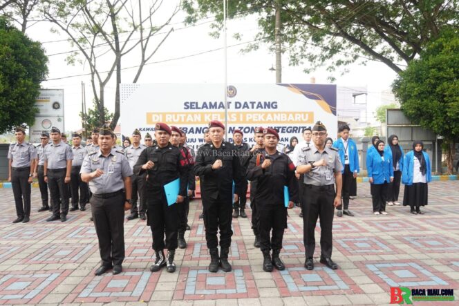 
					Rutan Pekanbaru Apresiasi 7 Petugas Berprestasi, Gagalkan Narkoba hingga Dukung Ketahanan Pangan