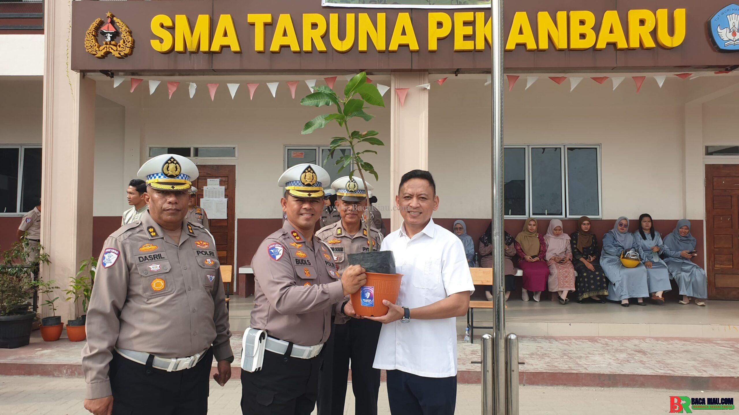 Ditlantas Polda Riau Tanamkan Budaya Tertib dan Cinta Lingkungan Lewat Police Goes To School