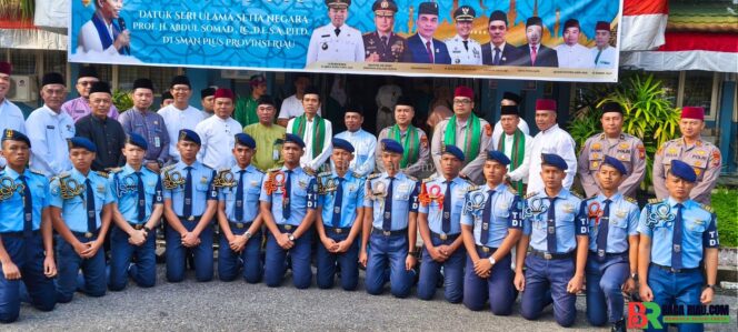 
					Kapolres Kampar Hadiri Tabligh Akbar Ustadz Abdul Somad, Sampaikan Pesan Akhlak Mulia untuk Siswa SMAN Plus Riau