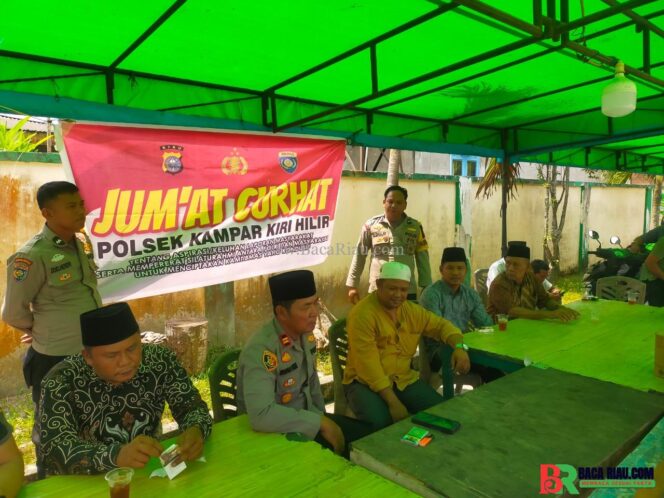 
					Kapolsek Kampar Kiri Hilir Gelar Jumat Curhat, Dengar Aspirasi dan Beri Himbauan di Kelurahan Sungai Pagar