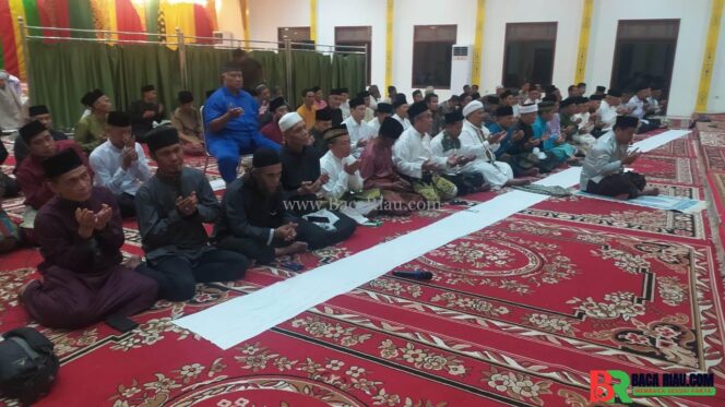 
					Sambut HUT ke-68 Tahun Provinsi Riau,LAMR Adakan Zikir Bersama 