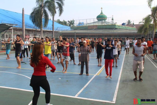 
					Sabtu Sehat Sabtu Semangat, Warga Binaan Lapas Pekanbaru Rutin Laksanakan Senam Bersama