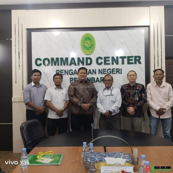 
					Audensi DPP Solidaritas Wartawan Indonesia ke PN Kota Pekanbaru,Ketum Tegaskan Siap Jadi Garda Terdepan