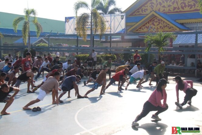 
					Tiga Instruktur Pimpin Senam Pagi, WBP Lapas Pekanbaru Tingkatkan Kebugaran dan Kesehatan Mental