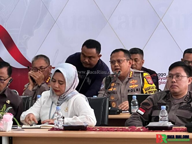 
					Waka Polda Riau Pimpin Apel Gelar Pasukan Pengamanan Festival Pacu Jalur 2025