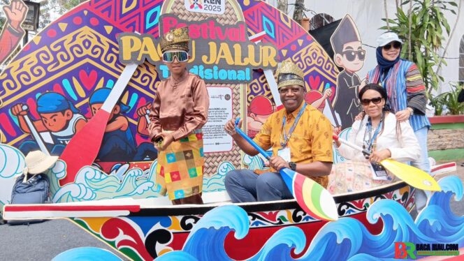 
					Pertama Kalinya  Lihat Pacu Jalur, Dubes Mozambik kagum dan Terpukau