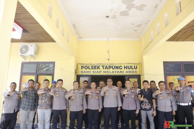 
					Kapolres Kampar Berkunjung ke Polsek Tapung Hulu, Beri Suntikan Semangat dan Bantuan untuk Masjid Al-Ikhlas!