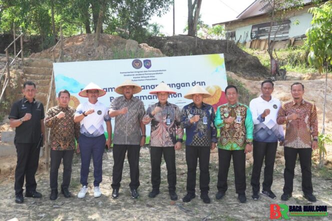 
					Kunjungan Staf Khusus dan Tenaga Ahli Menteri Imigrasi dan Pemasyarakatan Tinjau Lahan Ketahanan Pangan Rutan Pekanbaru