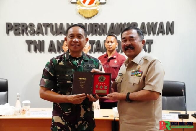 
					Panglima TNI Bersilaturahmi dengan Persatuan Purnawirawan TNI-AD