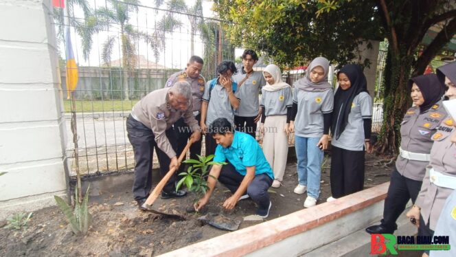 
					Jelang HUT Lalu Lintas Ke – 70 Ditlantas Polda Riau Gelar Police Goes To Campus di STTP, Mahasiswa Dibekali Etika Berlalu Lintas, Wawasan Kebangsaan, dan Green Policing