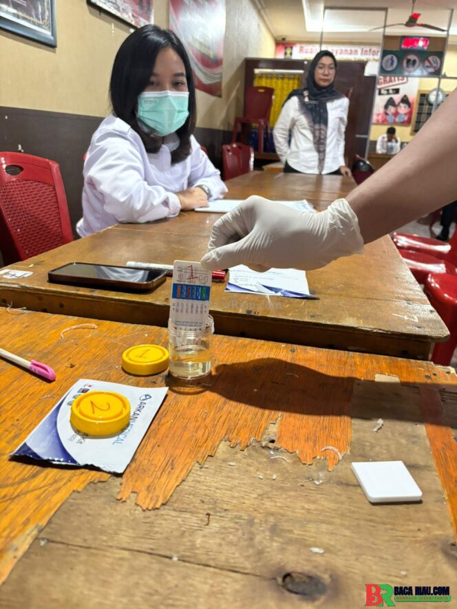 
					Komitmen Perangi Narkoba, Lembaga Pemasyarakatan Kelas IIA Pekanbaru Lakukan Tes Urine Secara Berkala