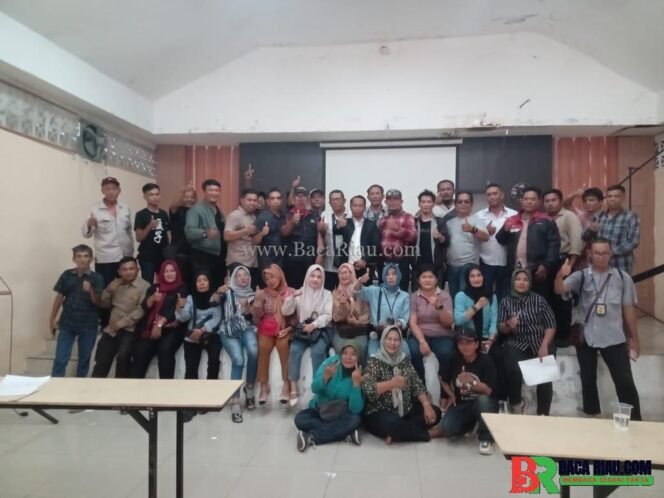 
					Sahabat Pers Dirlantas Polda Riau Gelar Rapat, Membangun Kekompakan Antar Jurnalis 