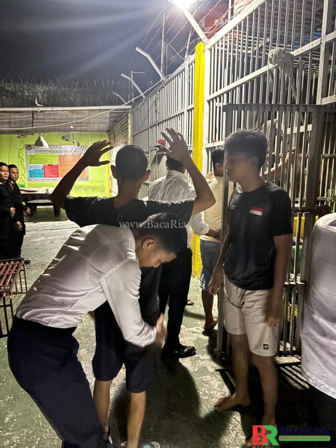 
					Komitmen Dalam Mewujudkan Program Akselerasi Menteri Imigrasi dan Pemasyarakatan, Lapas Pekanbaru Gelar Razia Gabungan Bersama TNI