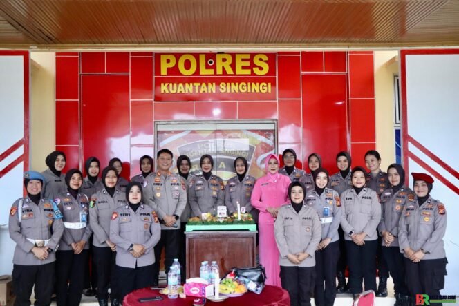 
					Polres Kuansing Gelar Syukuran HUT Polwan ke-77, Kapolres Tekankan Profesionalisme dan Pengabdian