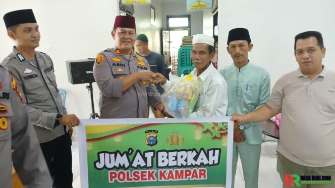 
					Kapolsek Kampar Santuni Dhuafa, Jalin Kedekatan dan Beri Pesan Kamtibmas di Momen Maulid Nabi!