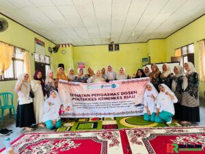Dosen Poltekkes Riau Dampingi Kader Posyandu Buat Makanan Tambahan Berbahan Ikan Patin untuk Cegah Stunting