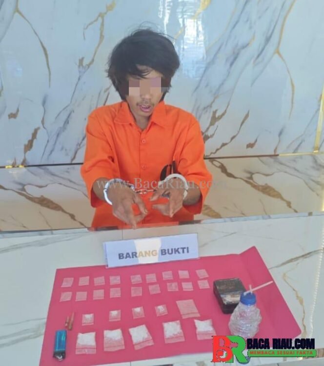 
					Pelaku dan Sabu-sabu 21,46 Gram Sabu-sabu Diamankan Polsek Tapung Hulu 