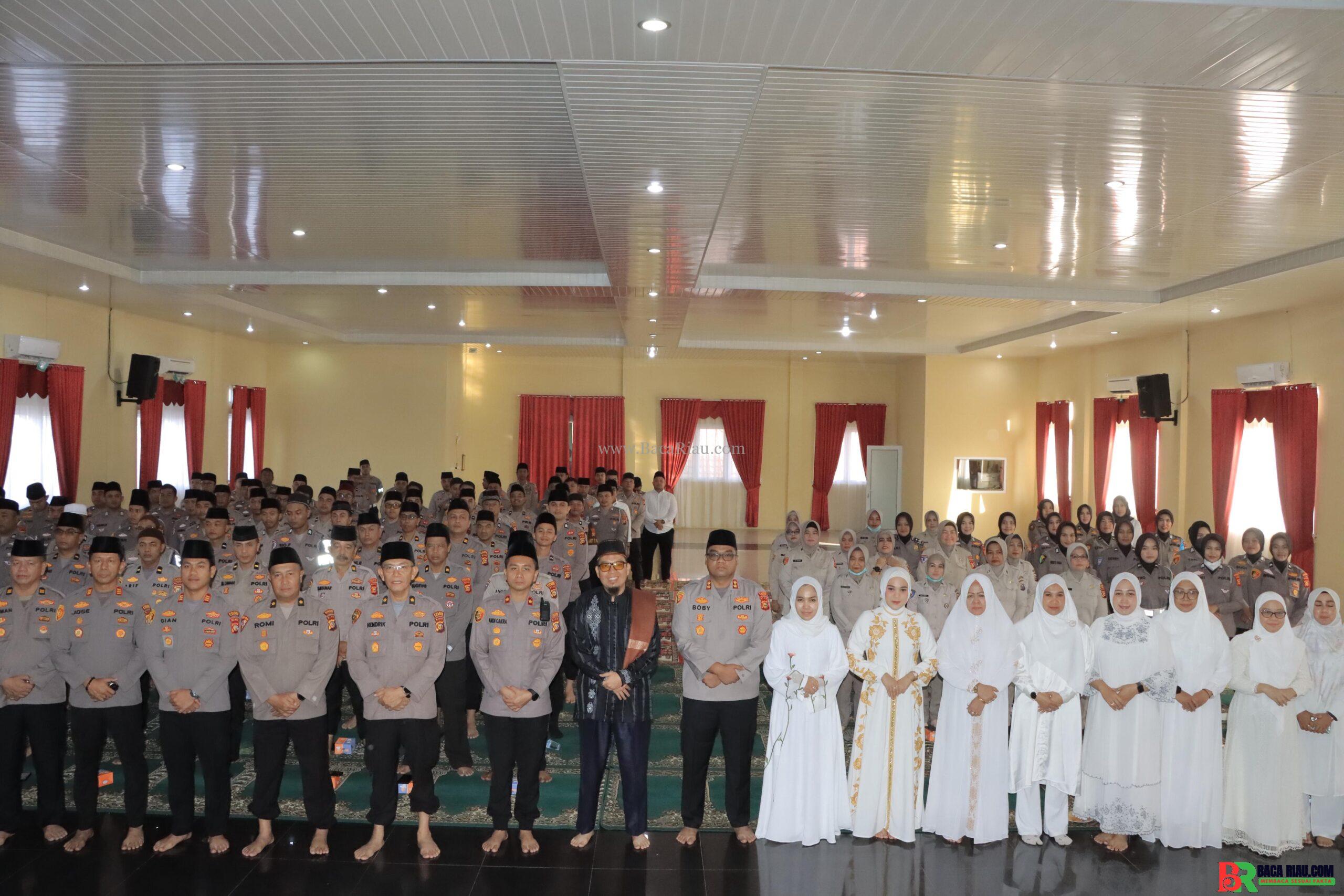 Kapolres Kampar Peringati Maulid Nabi, Hadirkan Ustadz BomBom Beri Ceramah Inspiratif