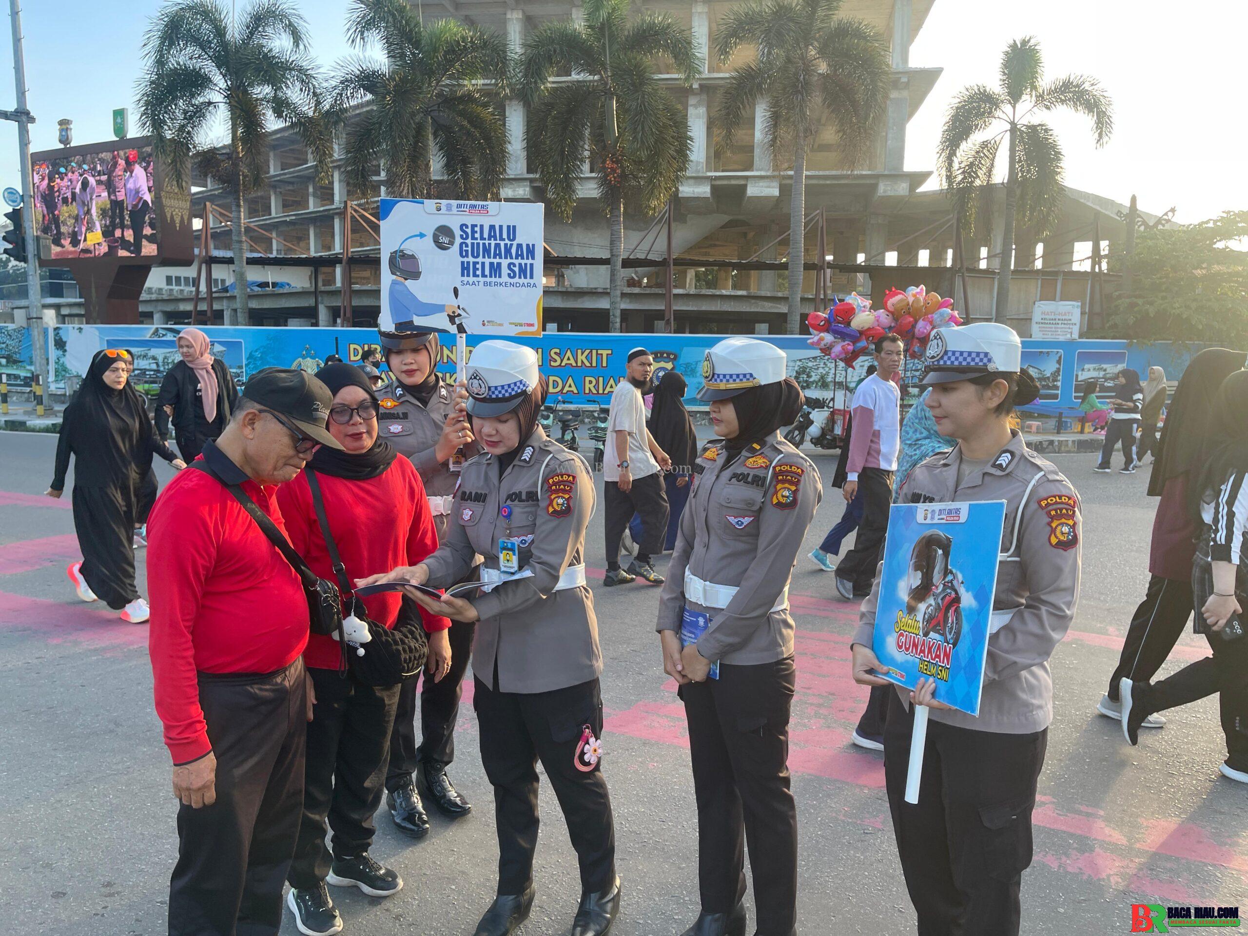 AKP Fauza Hanes Tiara Pimpin Giat Polantas Menyapa di Kawasan CFD Pekanbaru