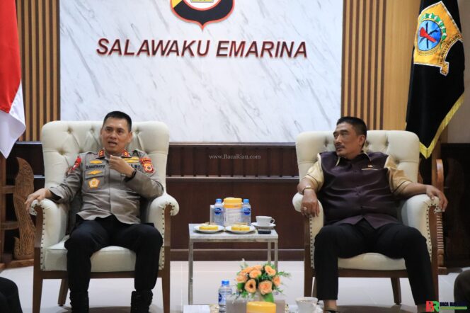 
					Perkuat Sinergitas Antar Lembaga Penegak Hukum, Kajati Maluku Agoes SP Berkunjung Ke Polda Maluku 