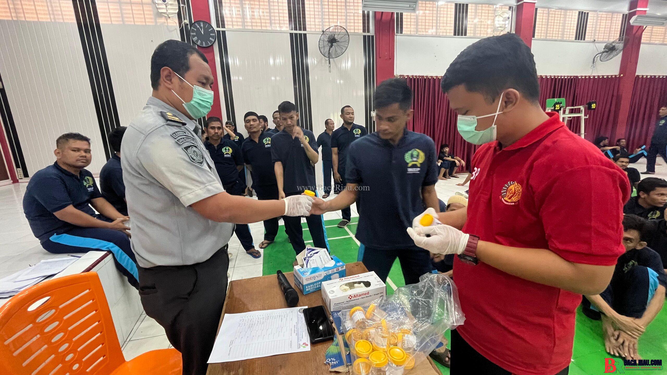 Tes Urine Rutin, Lapas Kelas IIA Pekanbaru Pastikan WBP Bersih dari Narkoba