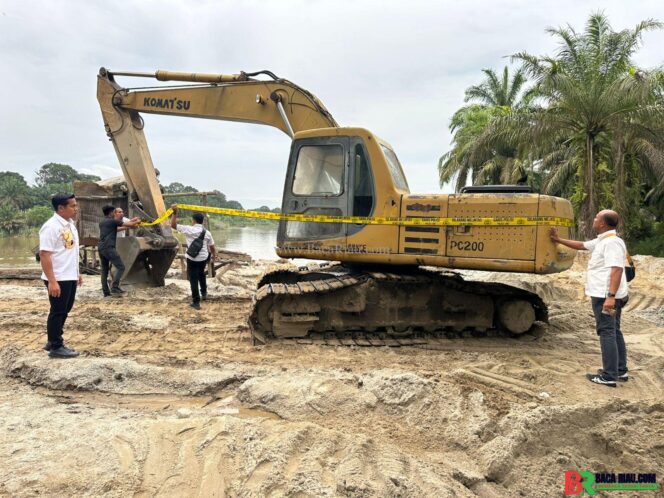
					Satreskrim Polres Kampar Sikat Tiga TKP Penambang Galian C di Tambang!