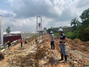 Kasubbag TU Lapas Narkotika Rumbai Kontrol Pembangunan Penataan Ulang Tembok untuk Pastikan Keamanan Pekerja Proyek