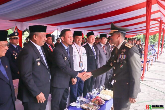 
					Walikota Pekanbaru Agung Nugroho Hadiri Upacara Parade HUT ke 80 TNI 