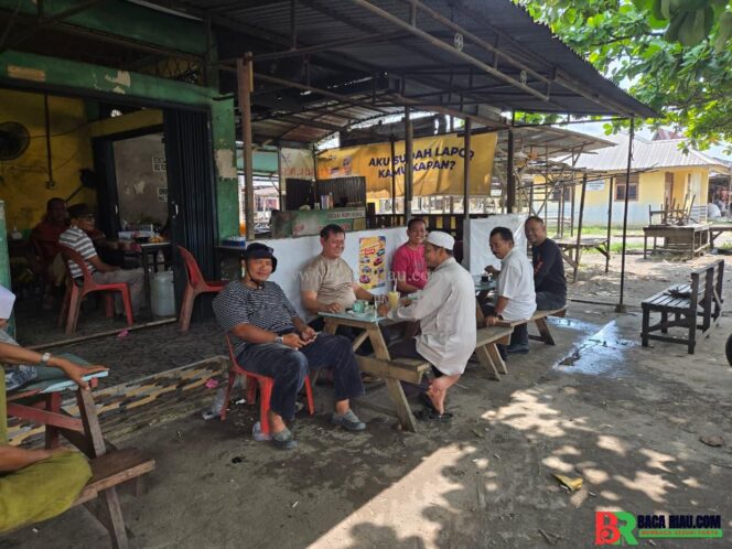 
					Silaturahmi di Warung Kuhe, Kapolsek Kampar Ajak Tokoh Masyarakat Air Tiris Jaga Lingkungan dari Pencurian