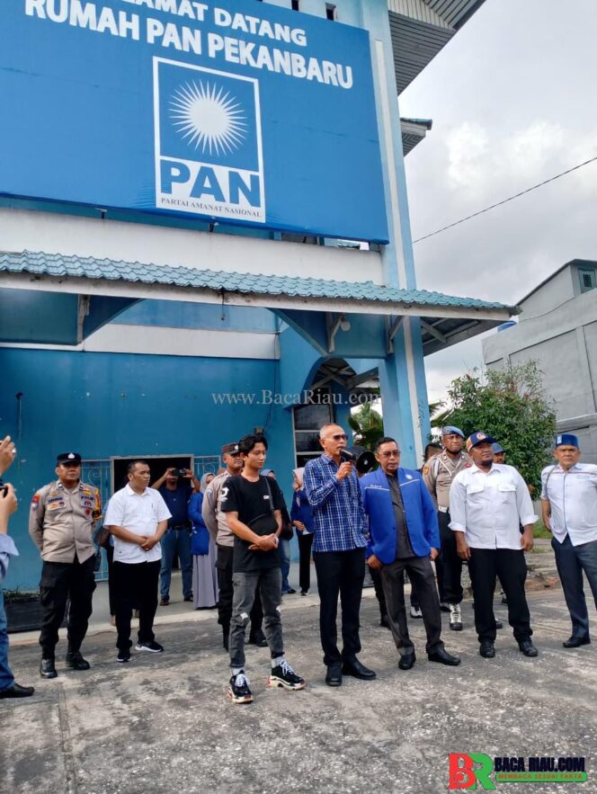 
					Kantor DPD PAN Kota Pekanbaru di Demo Mahasiswa, Desak Nonaktifkan Roni Pasla Atas Kasus Videotron
