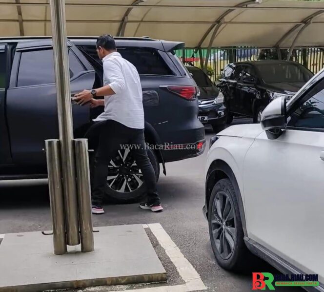 
					Sekwan DPRD Pekanbaru Hambali Nanda Manurung Diperiksa Kejari, Diduga Terkait Dugaan SPPD Fiktif