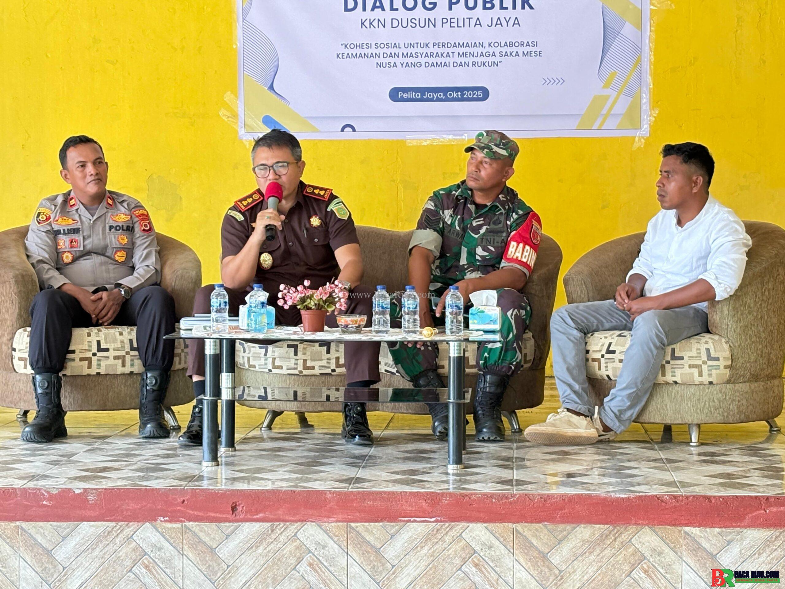 Kajari SBB Berikan Penyuluhan Hukum Gratis kepada Mahasiswa KKN Unpatti di Dusun Pelita Jaya   