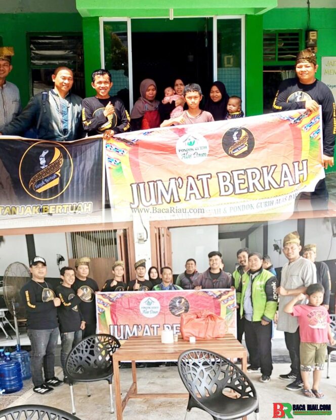
					Tanjak Bertuah dan Pondok Gurih Alas Daun Gelar Jumat Berkah, Tebar 165 Paket Kebaikan di Dua Lokasi