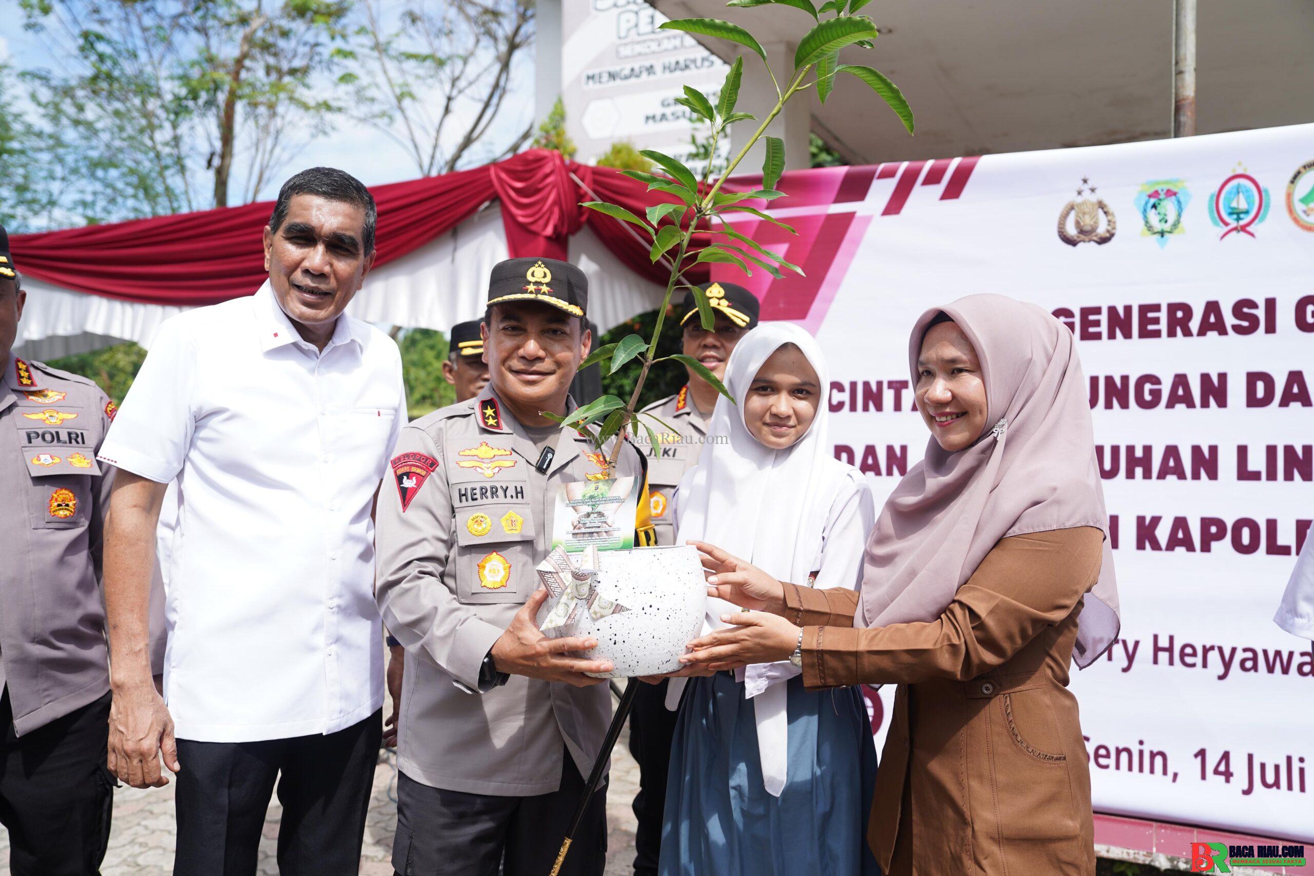 Polda Riau Gelar Workshop Green Policing untuk 311 Ketua OSIS se-Riau dan Penanaman 21.000 Pohon Serentak 10–21 November