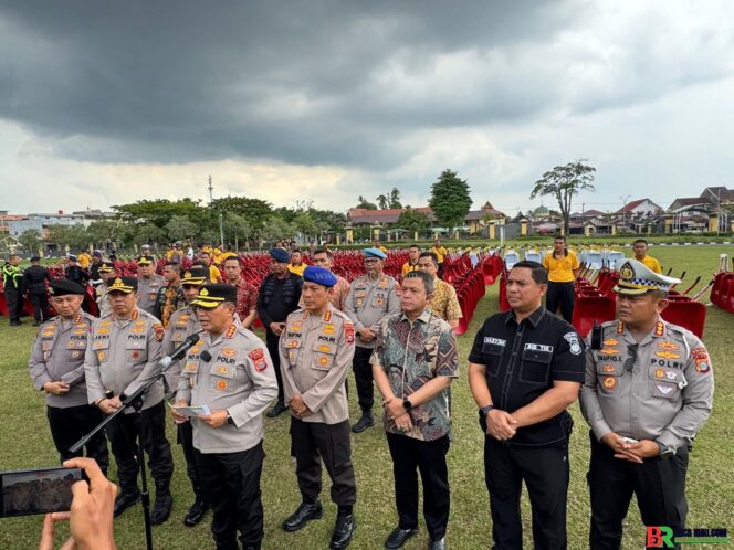 
					Polda Riau Kirim Bantuan Gelombang Keempat untuk Penanganan Bencana di Sumatera, 3.459 Alat Kerja dikirim ke Aceh dan Sumbar